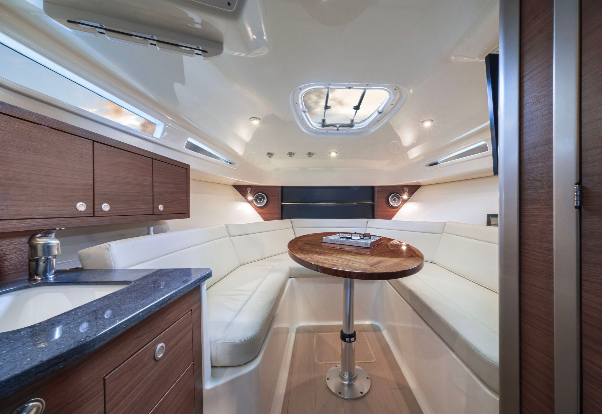 Boston Whaler 325 Request Lifestyle