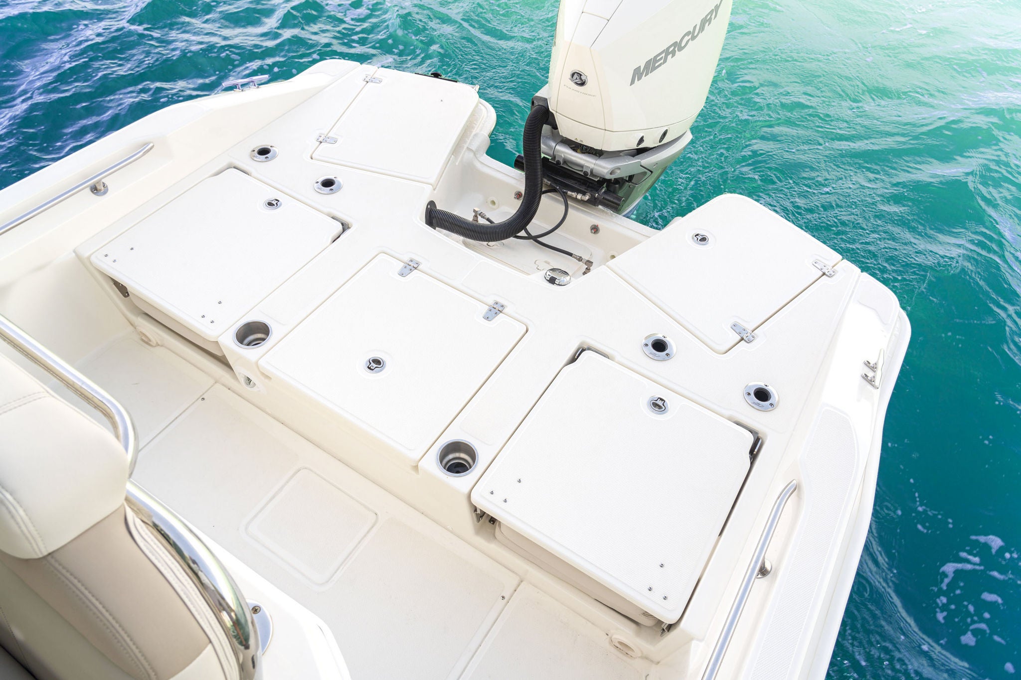 Boston Whaler 250 Dauntless Lifestyle