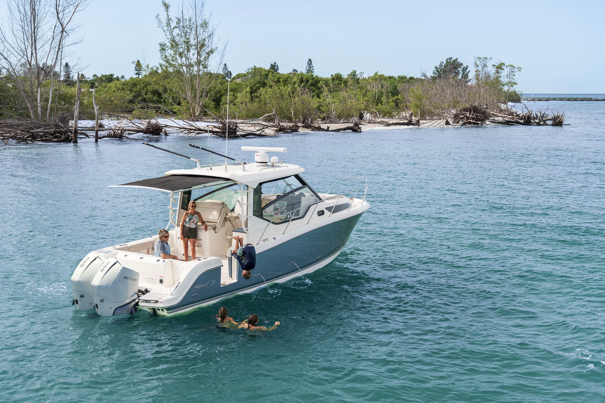 Boston Whaler 325 Request Lifestyle