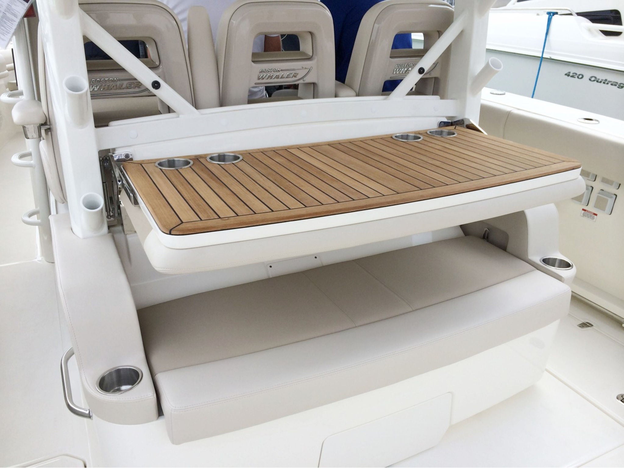 Boston Whaler 380 Outrage
