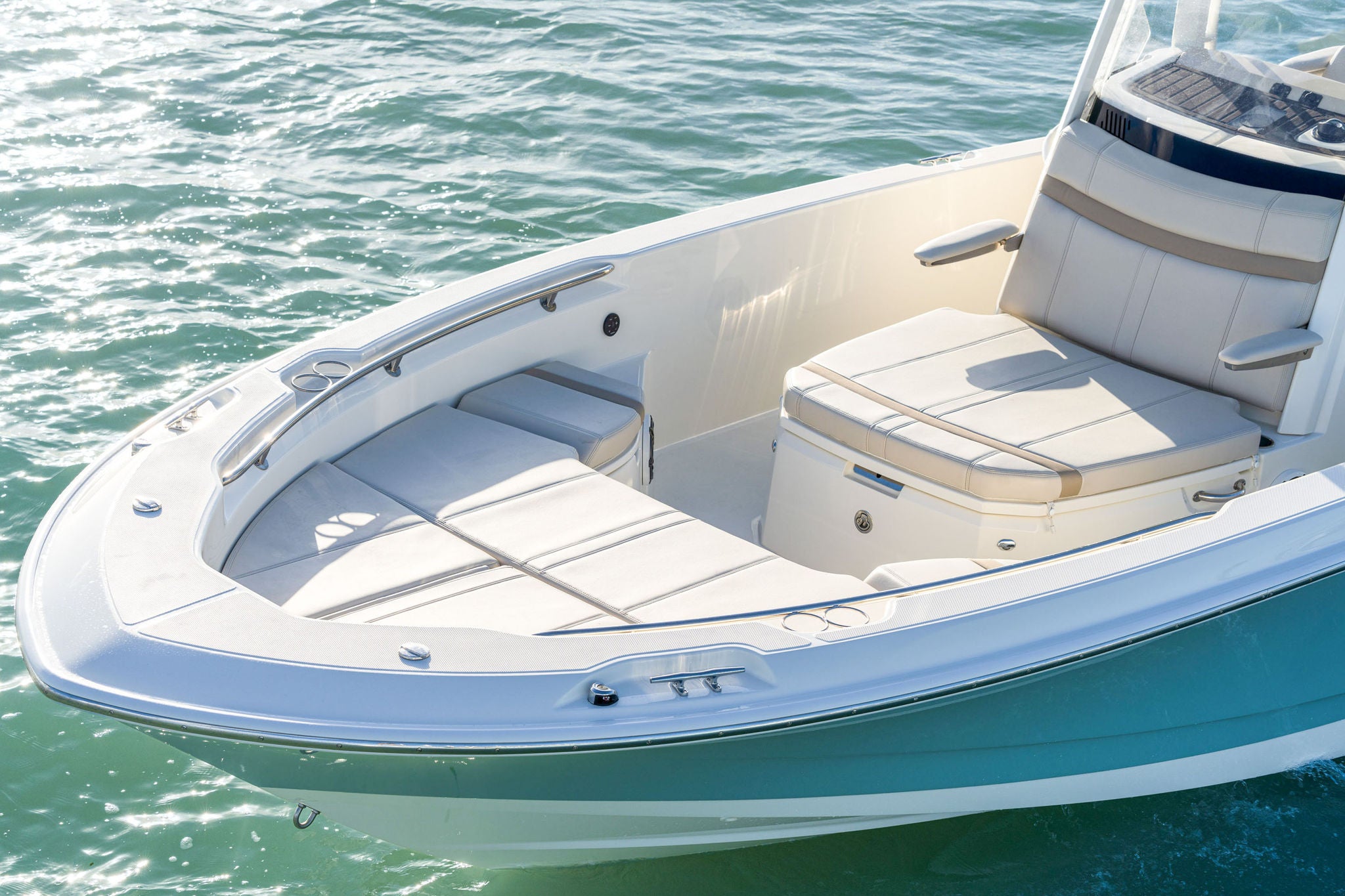 Boston Whaler 250 Dauntless Lifestyle