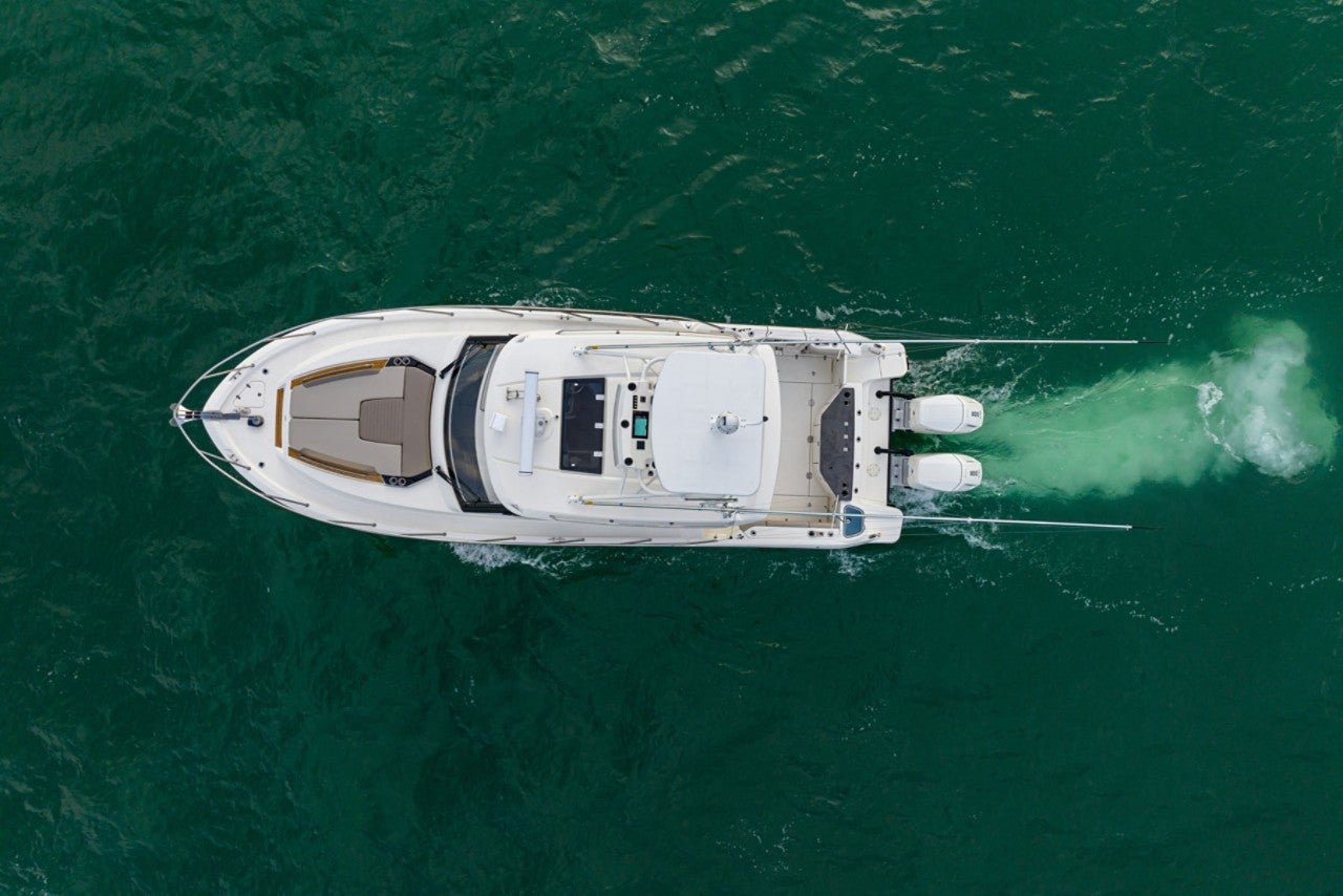 Boston Whaler 365 Conquest
