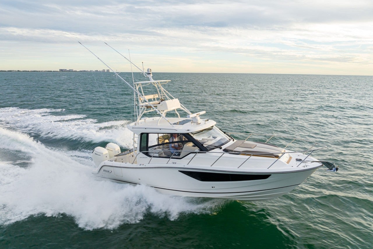 Boston Whaler 365 Conquest
