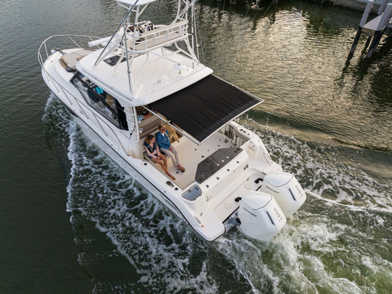 Boston Whaler 365 Conquest