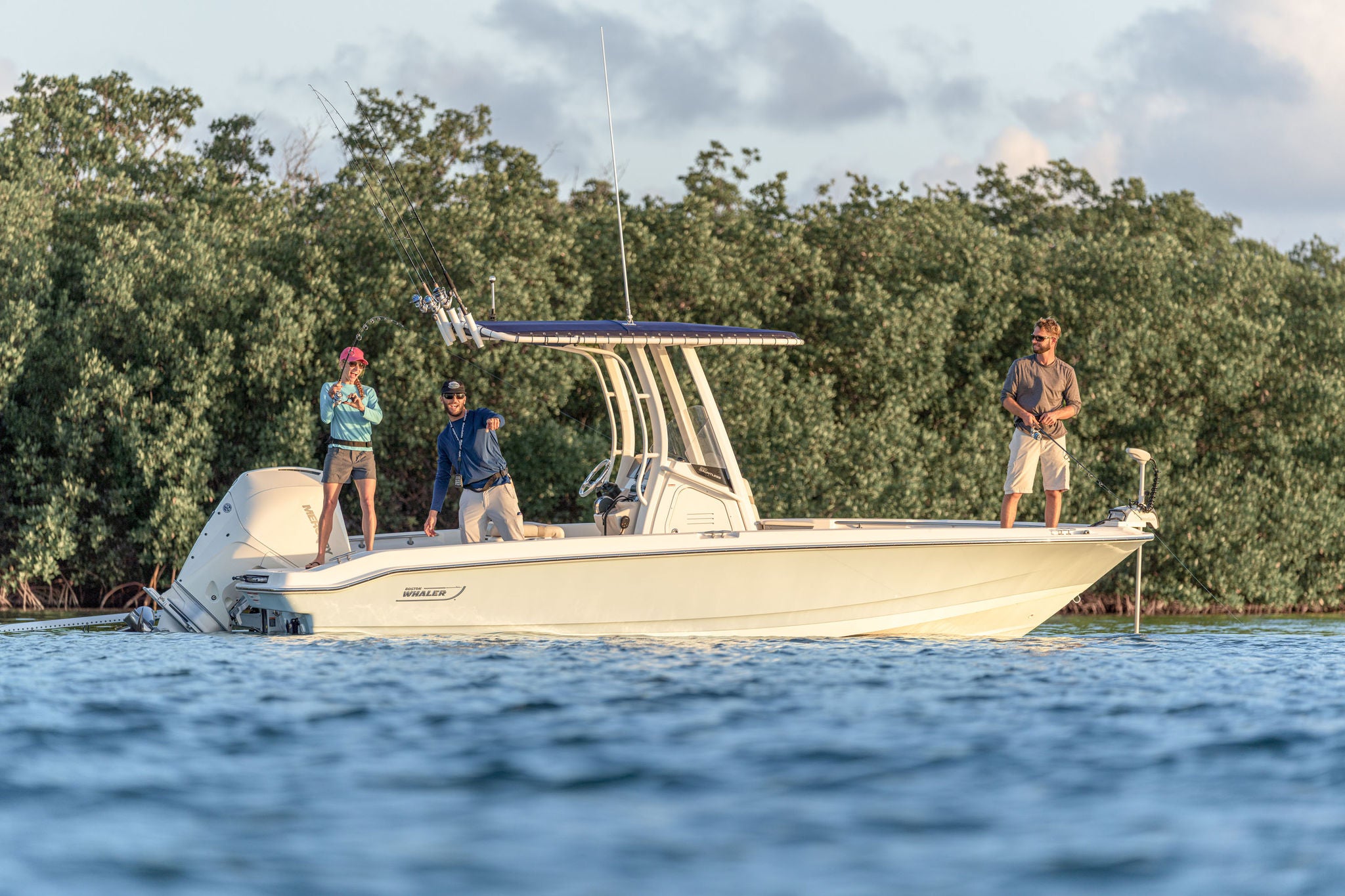 Boston Whaler 220 Dauntless Lifestyle