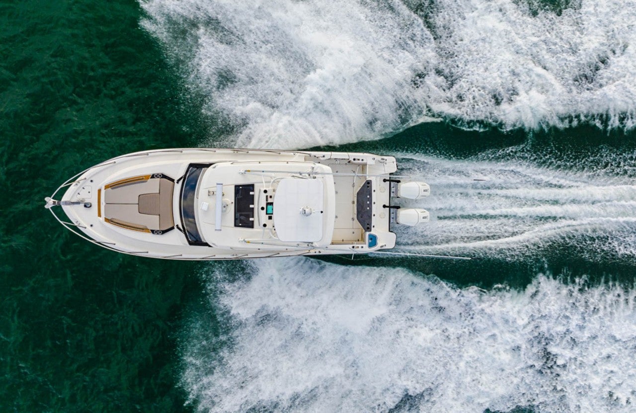 Boston Whaler 365 Conquest