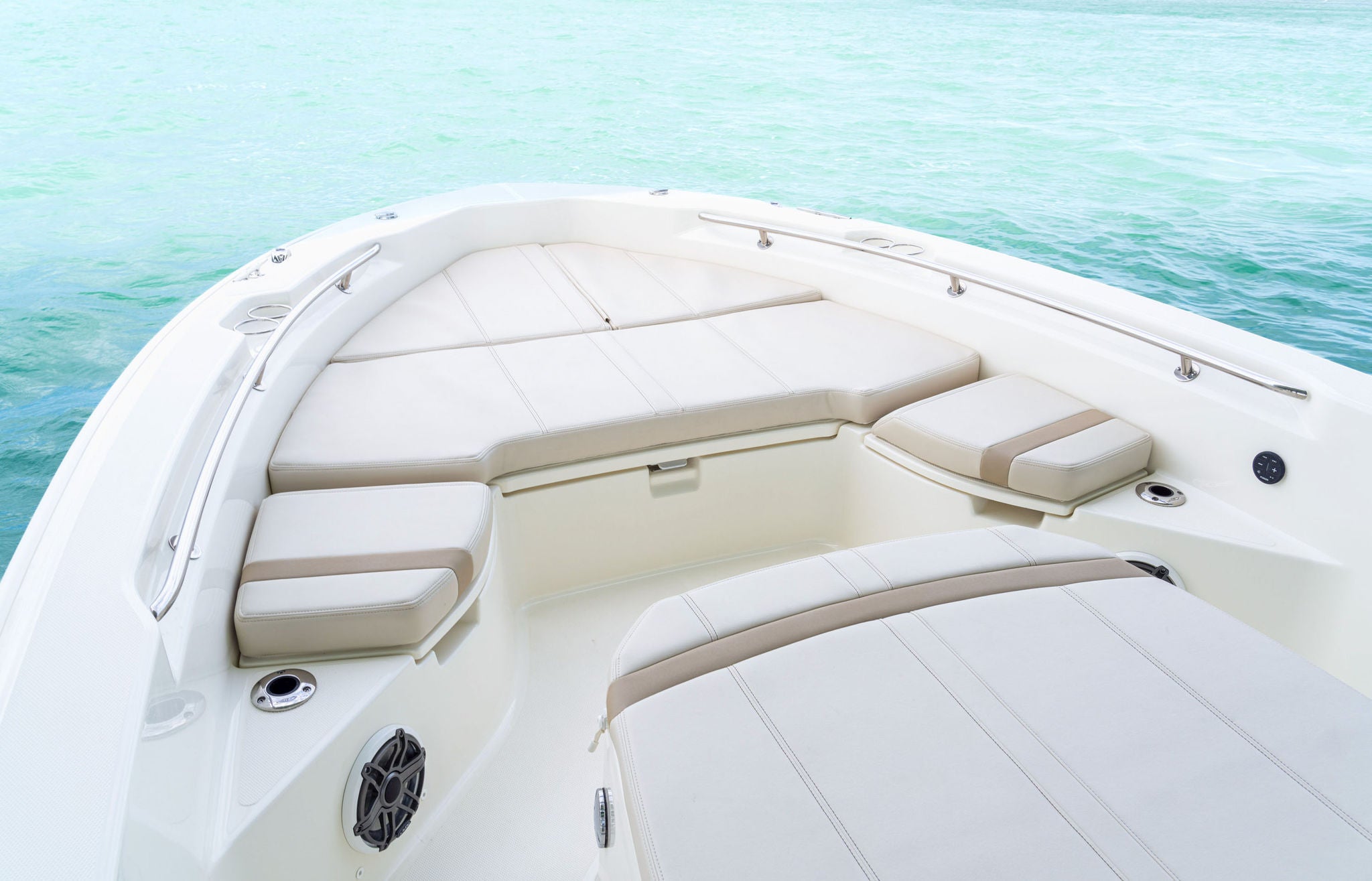 Boston Whaler 250 Dauntless Lifestyle