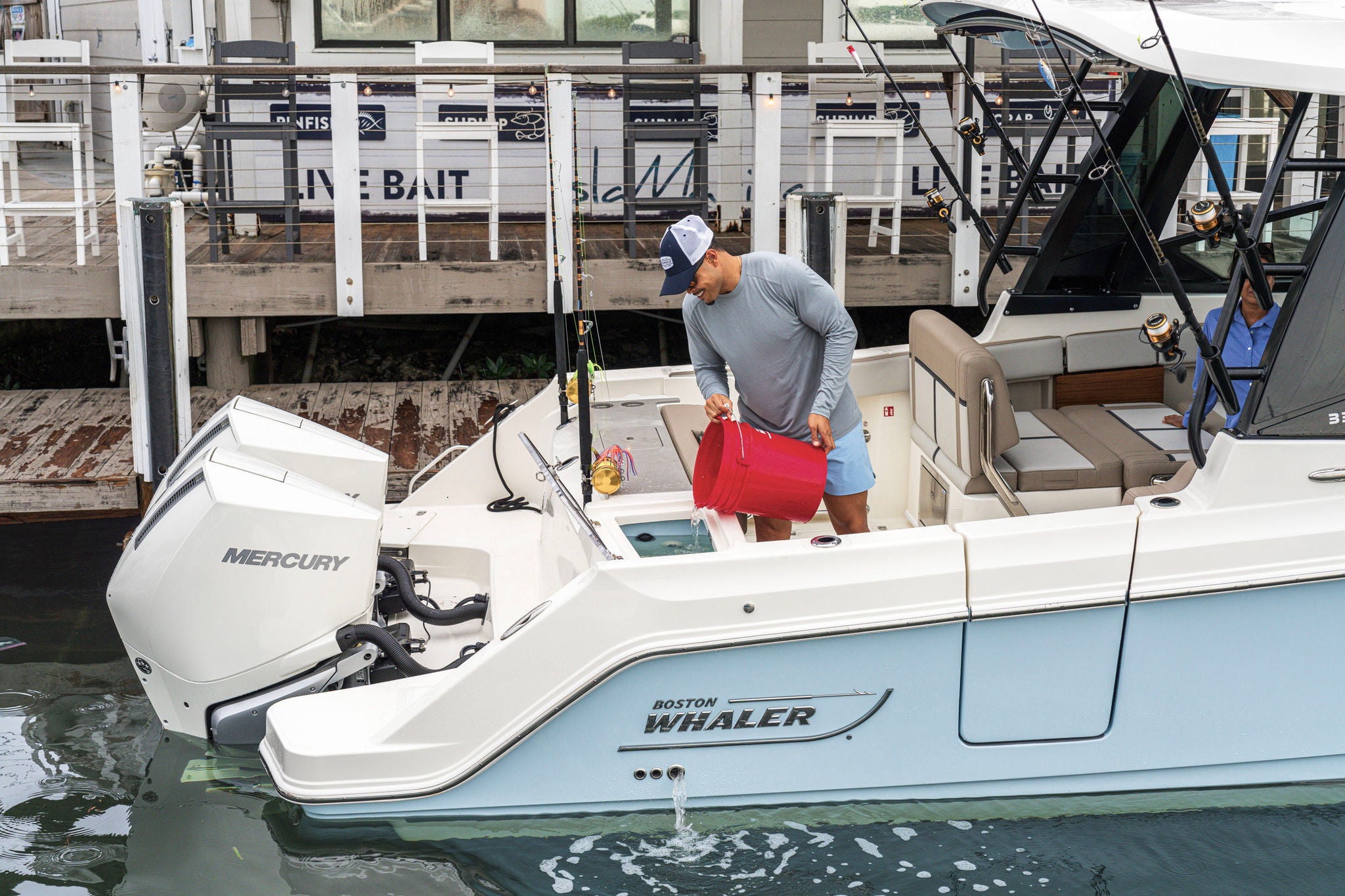 Boston Whaler 330 Vantage Lifestyle