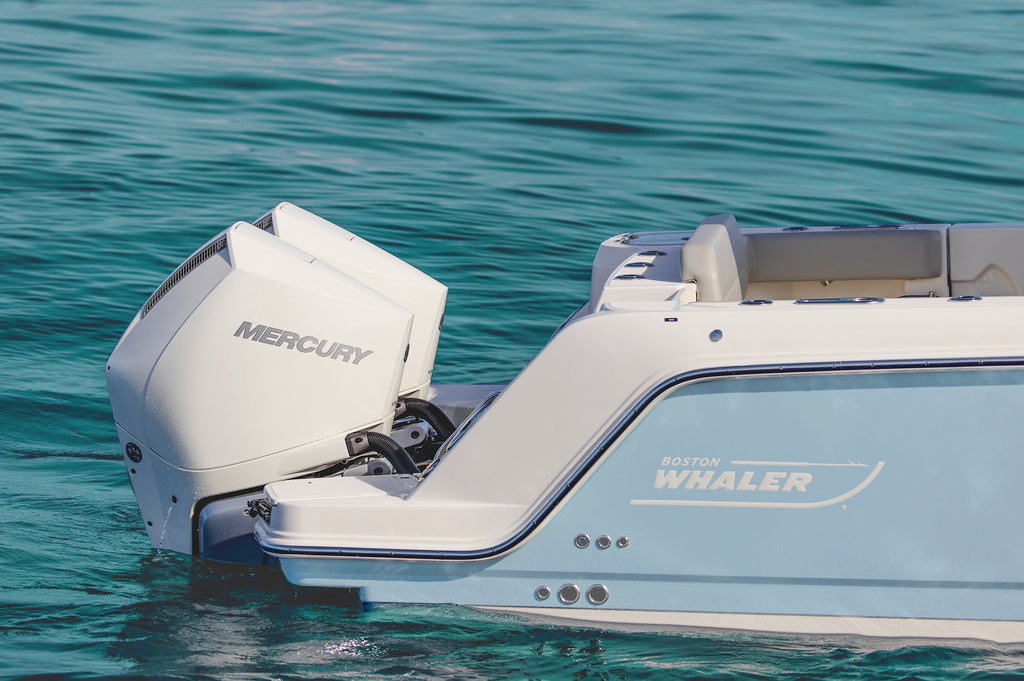Boston Whaler 290 Outrage Lifestyle