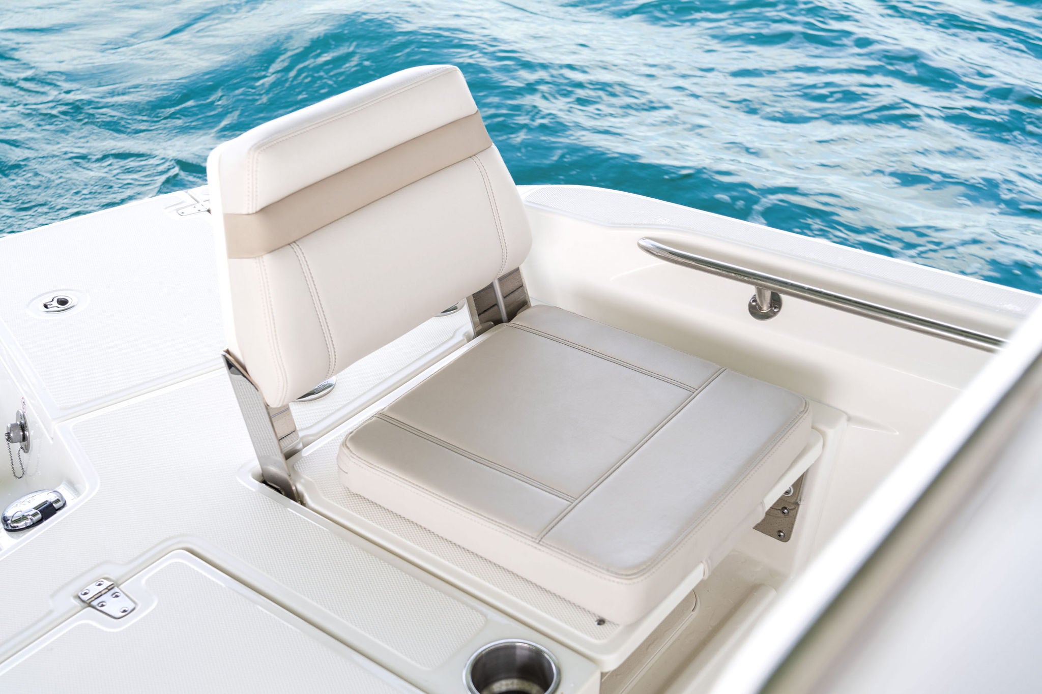 Boston Whaler 250 Dauntless Lifestyle