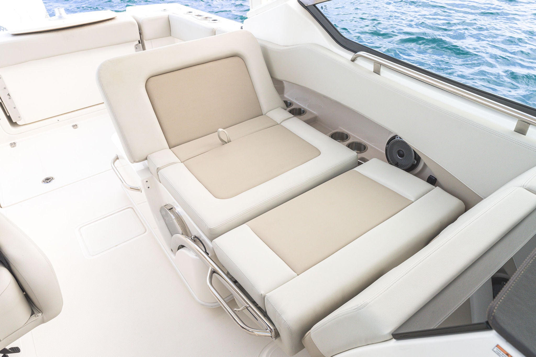 Boston Whaler 240 Vantage Lifestyle