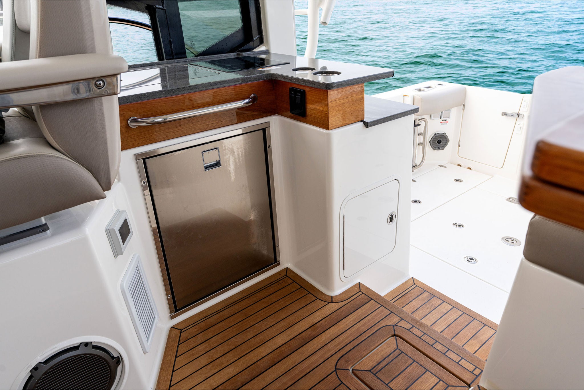 Boston Whaler 365 Request Lifestyle