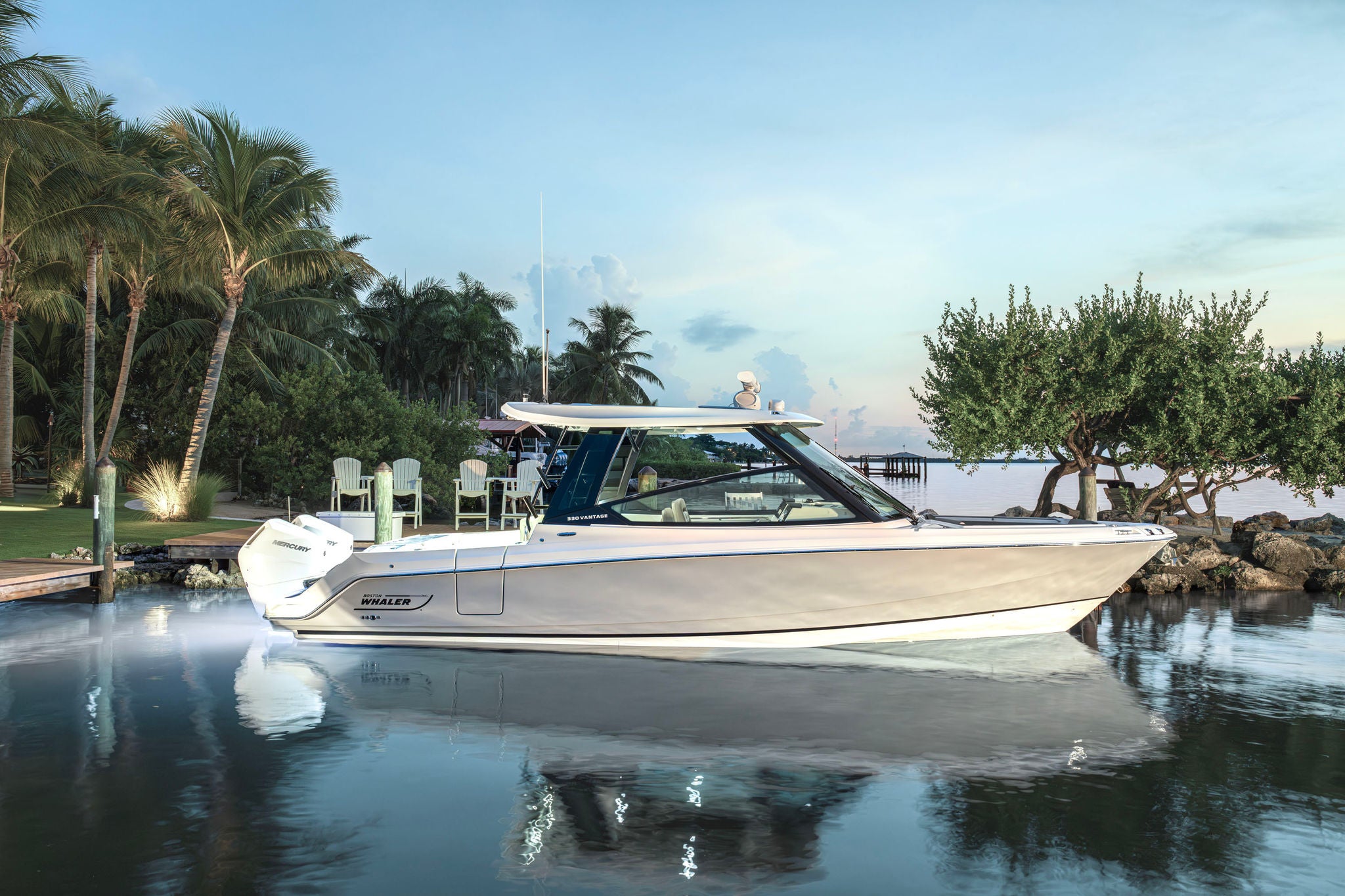 Boston Whaler 330 Vantage Lifestyle