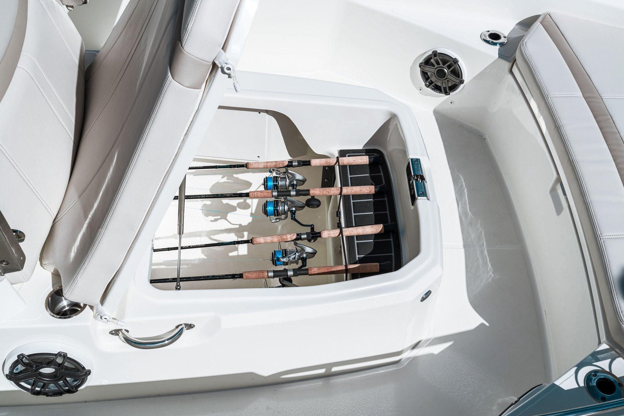 Boston Whaler 220 Dauntless Lifestyle
