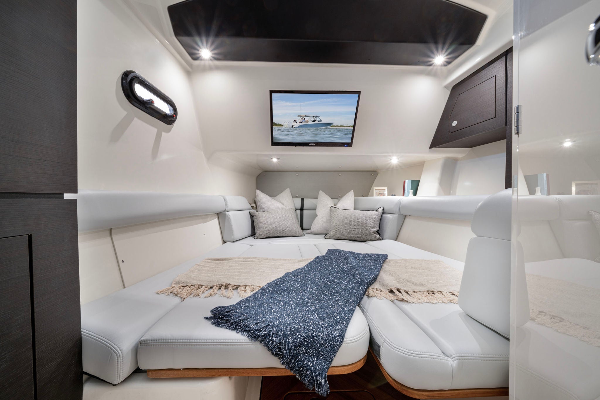 Boston Whaler 350 Realm
