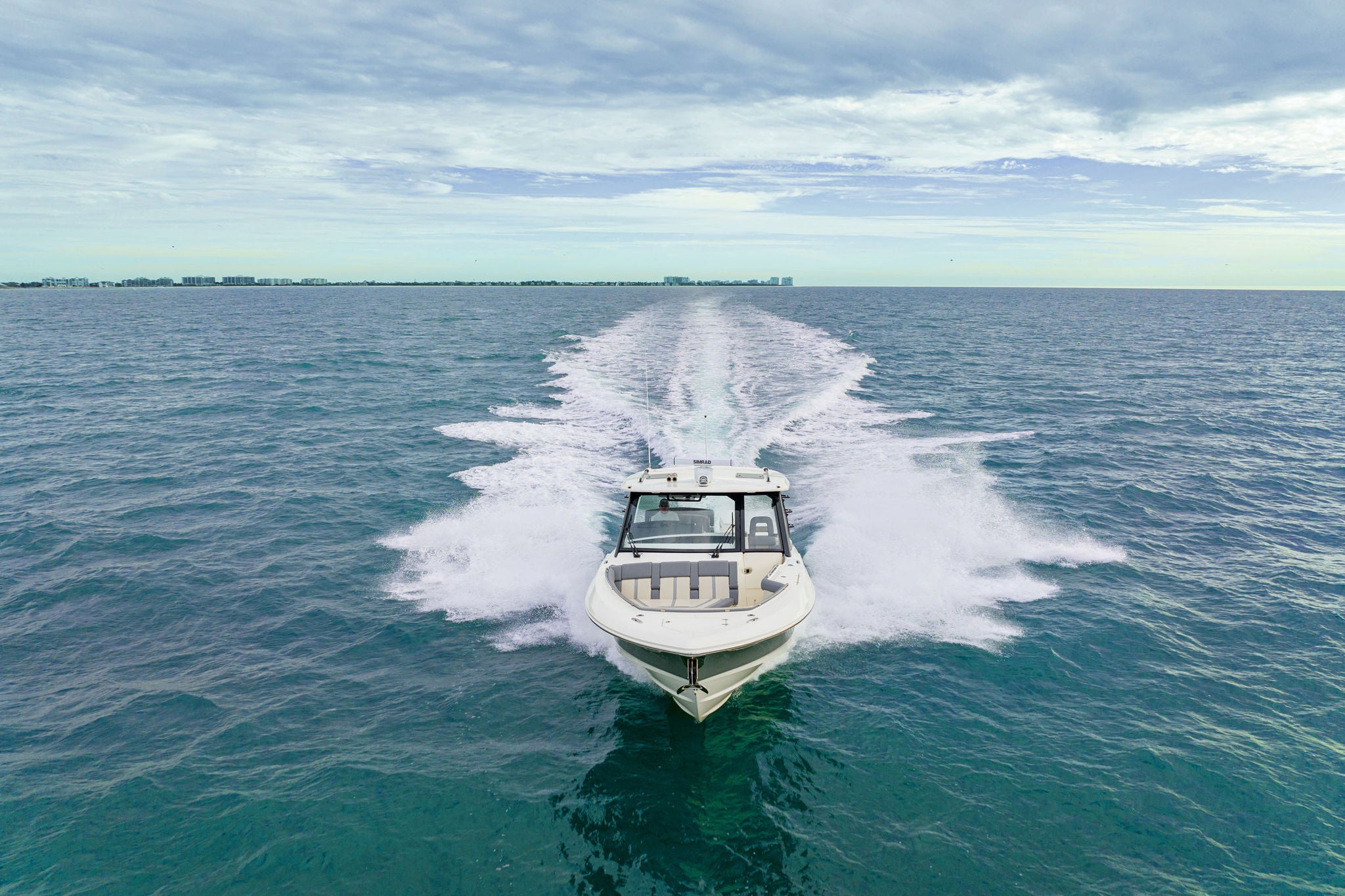 Boston Whaler 380 Realm