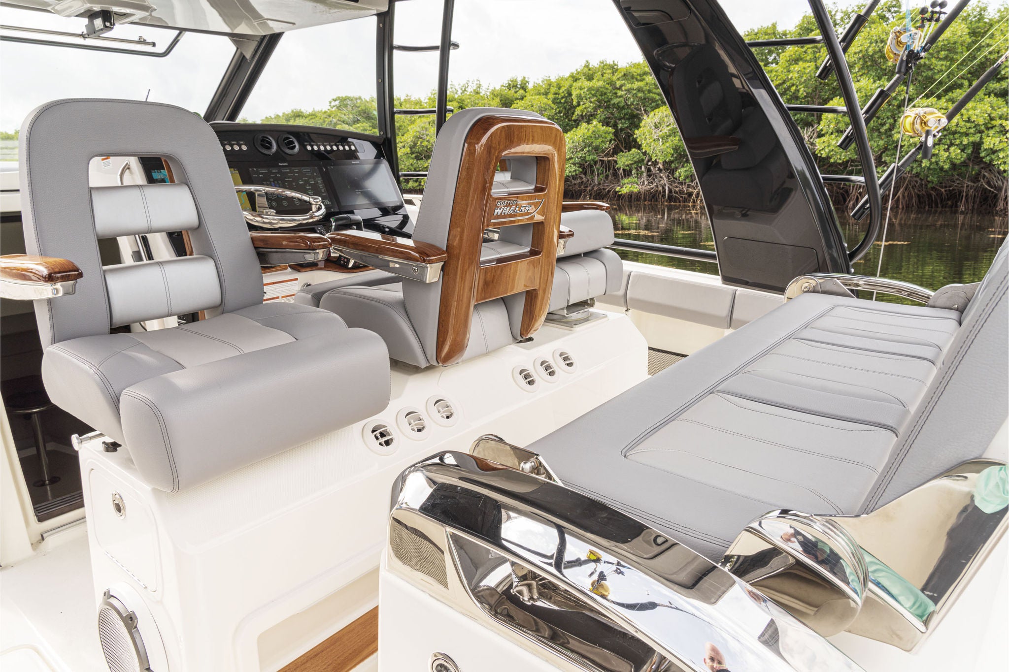 Boston Whaler 420 Outrage