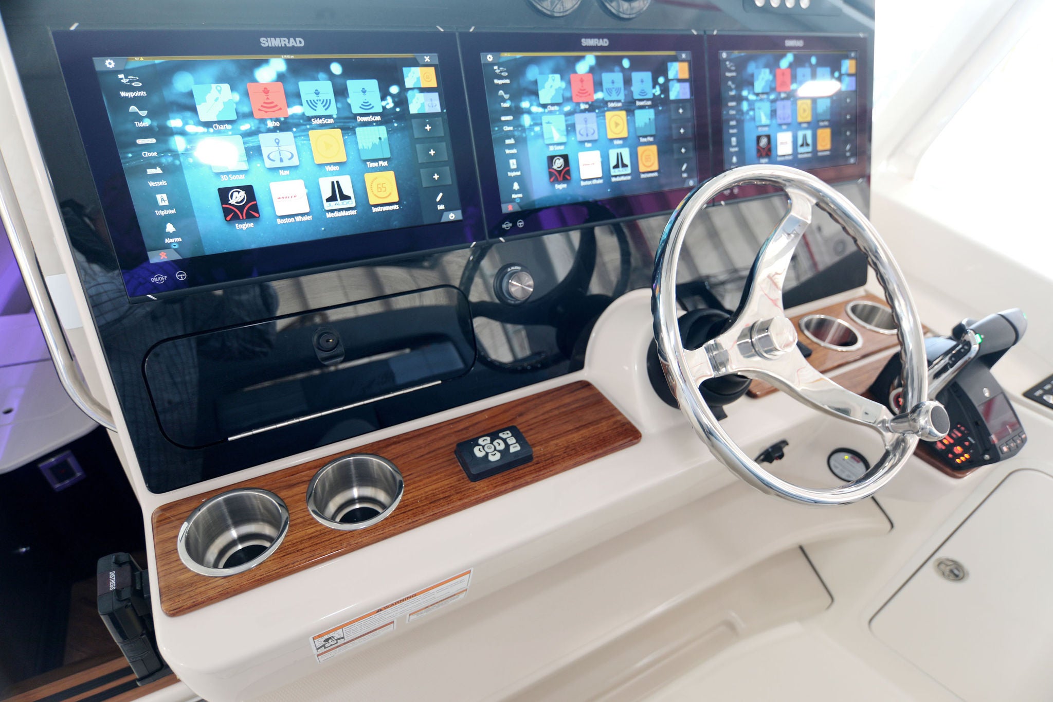 Boston Whaler 380 Realm