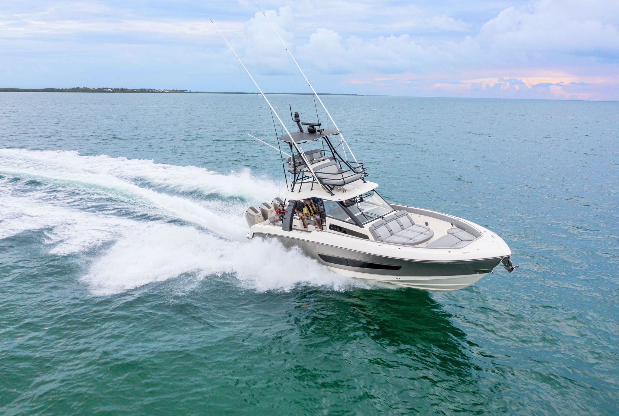 Boston Whaler 420 Outrage