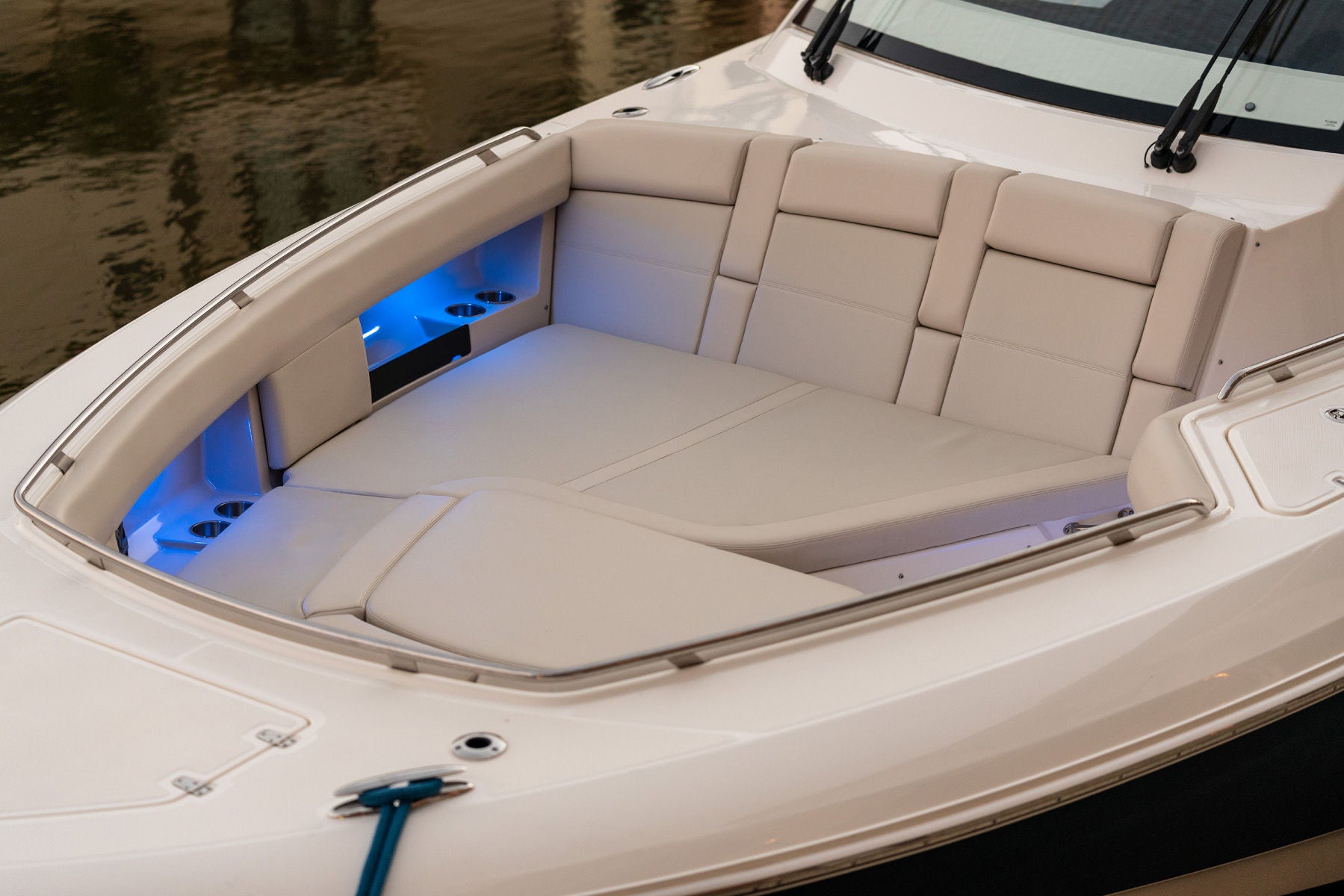Boston Whaler 380 Realm