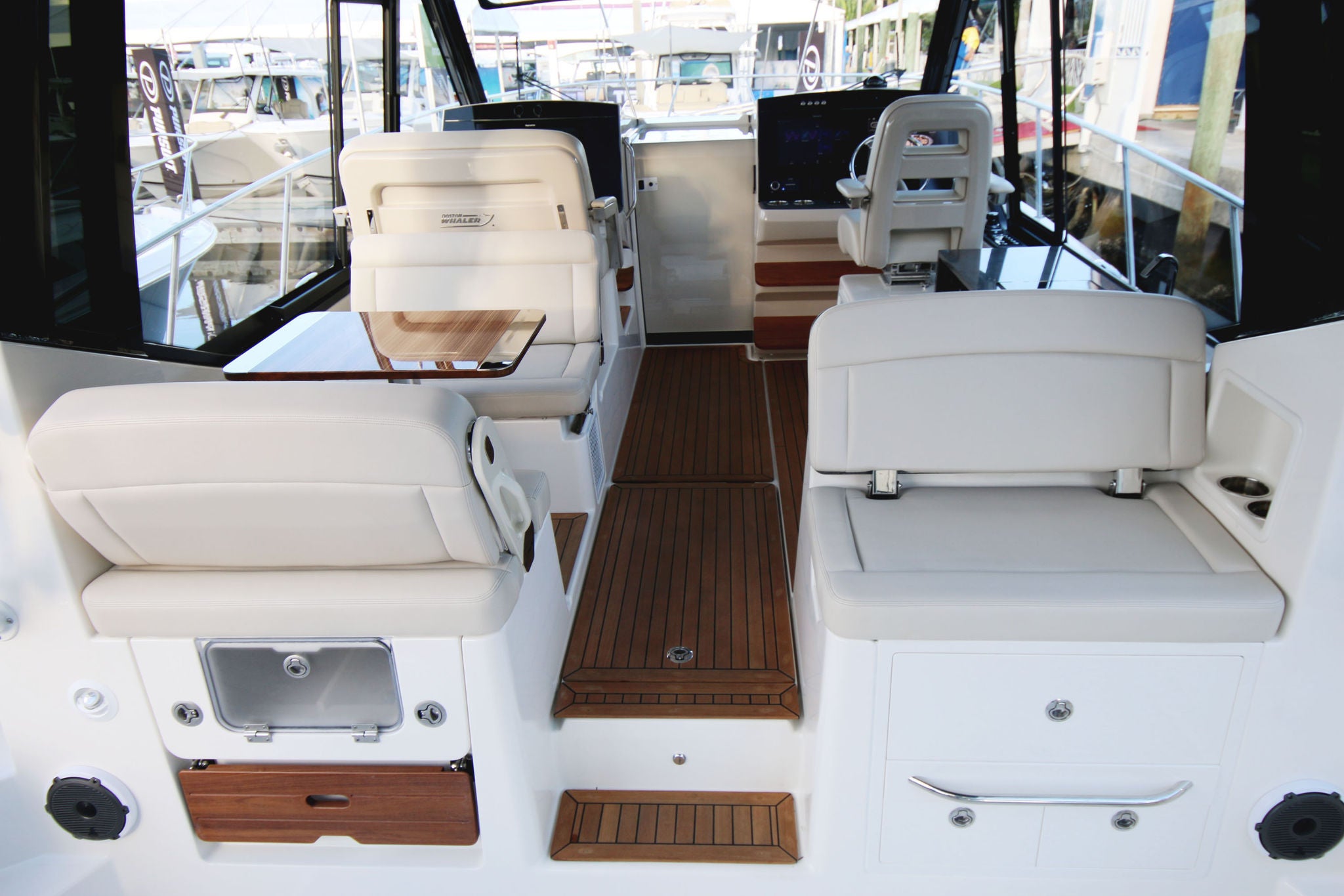 Boston Whaler 405 Request Lifestyle