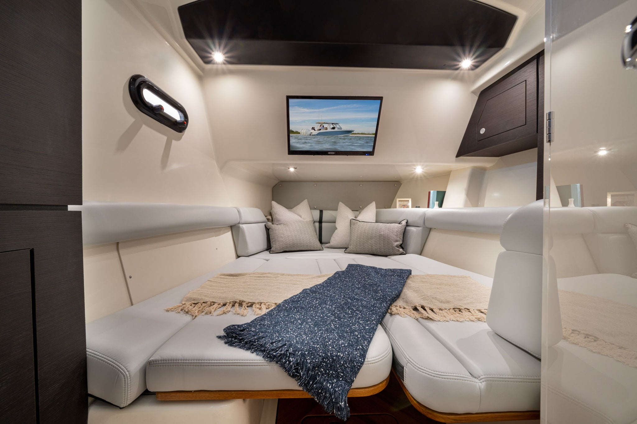 Boston Whaler 350 Realm