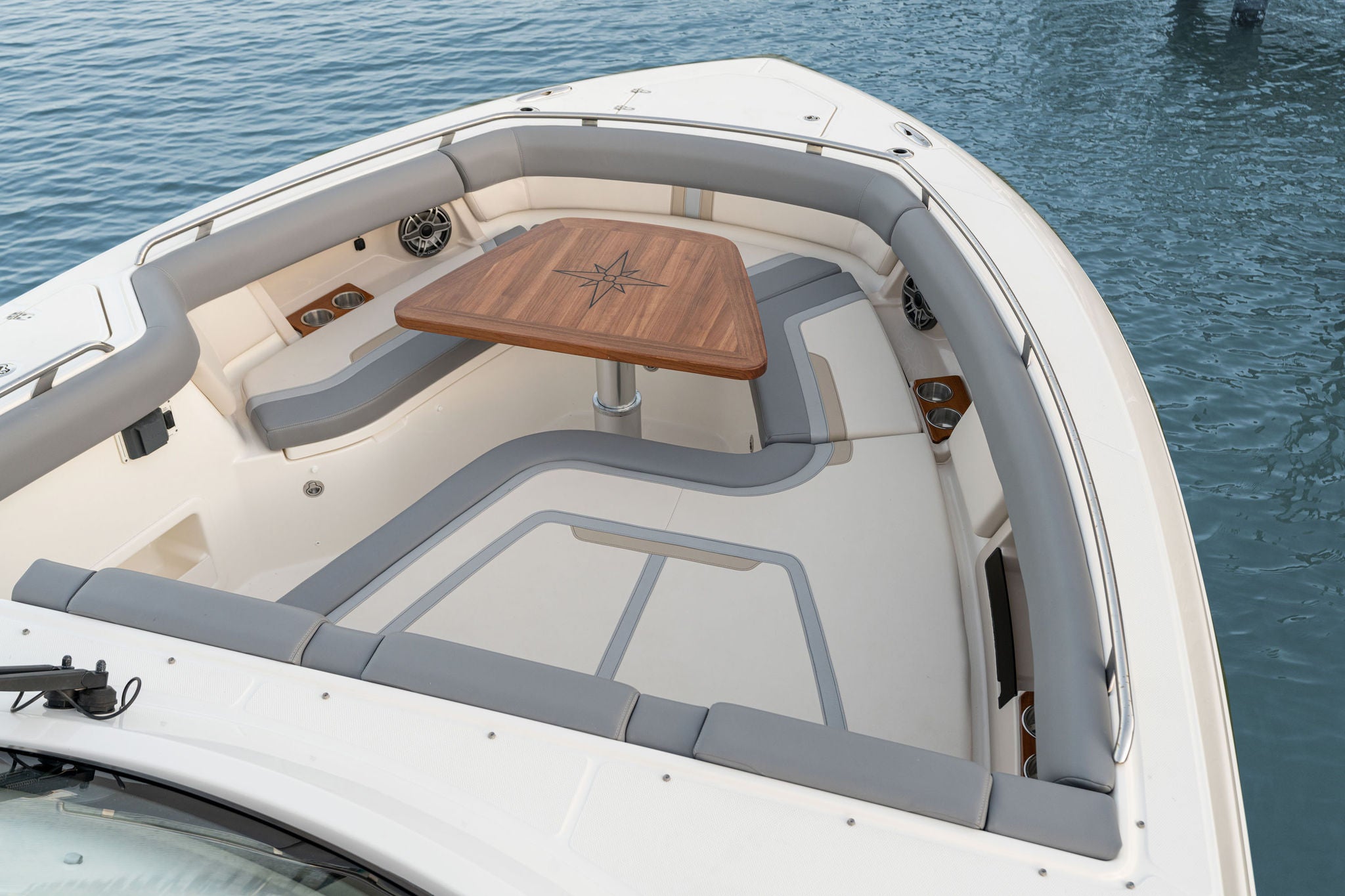 Boston Whaler 380 Realm