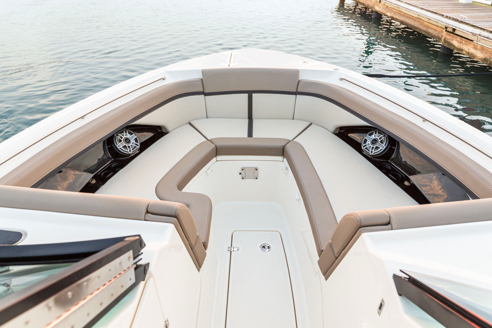 Boston Whaler 330 Vantage Lifestyle