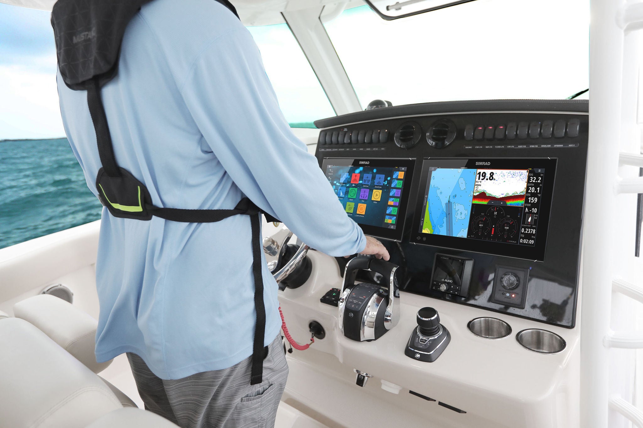 Steering the 380 Outrage from it's cockpit