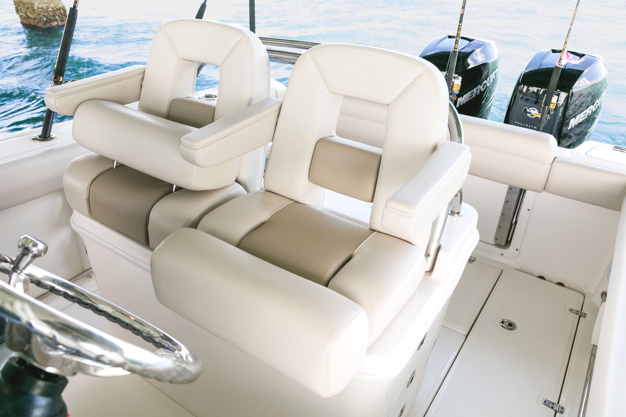 Boston Whaler 250 Outrage