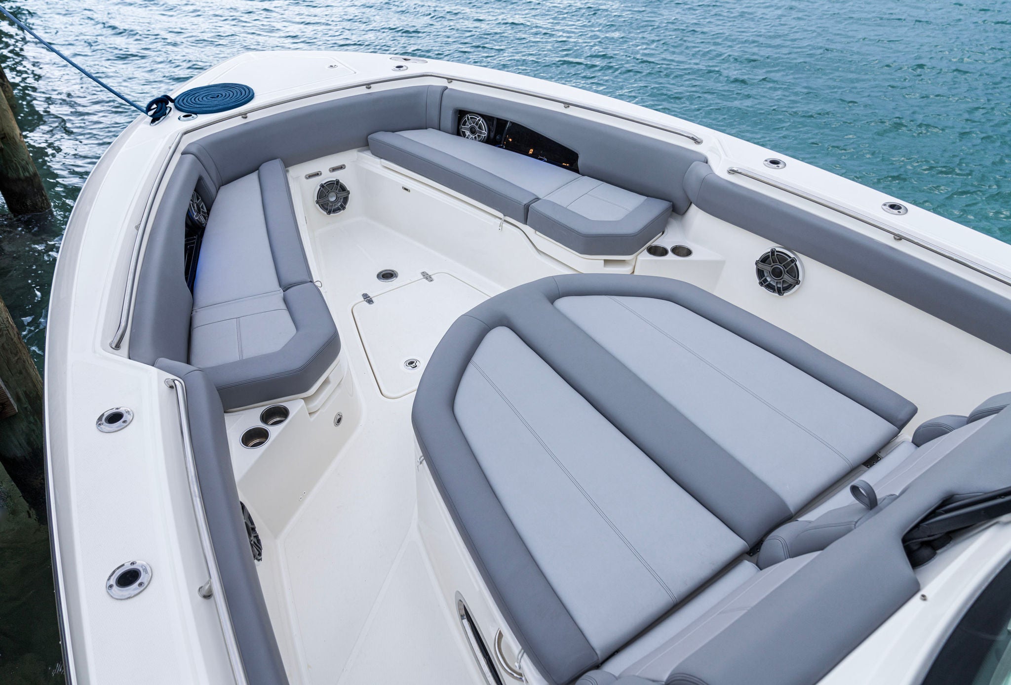 Boston Whaler 360 Outrage