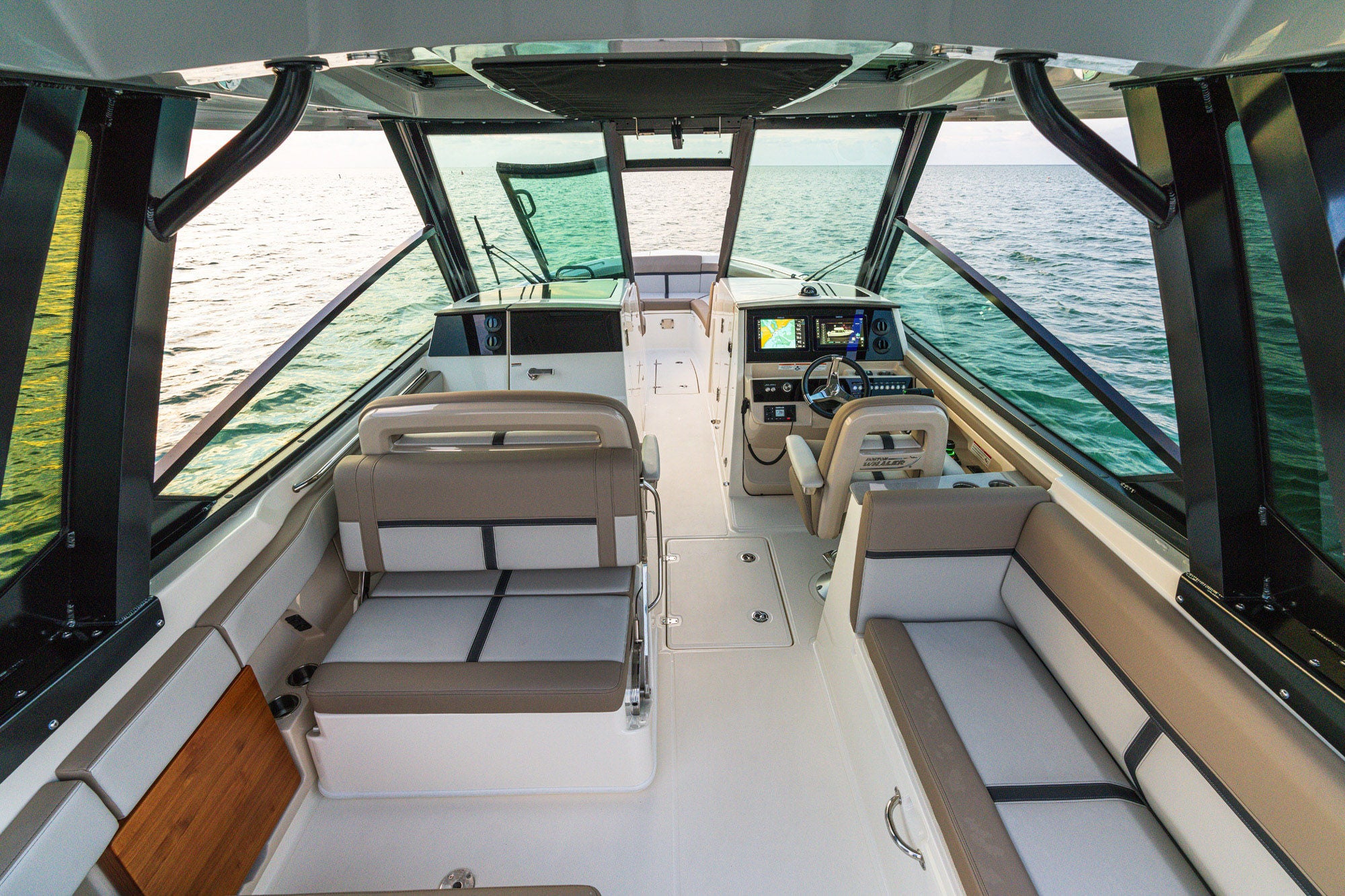 Boston Whaler 330 Vantage