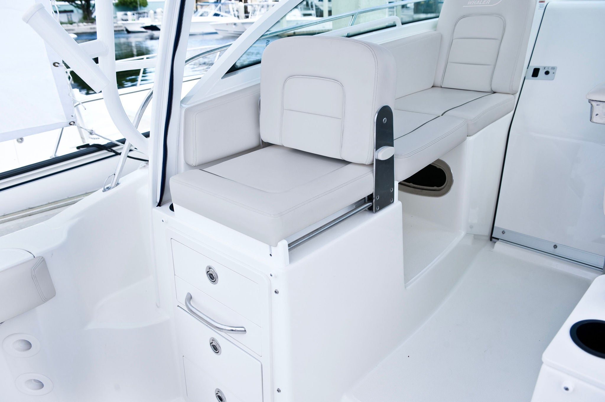 Boston Whaler 285 Request Lifestyle