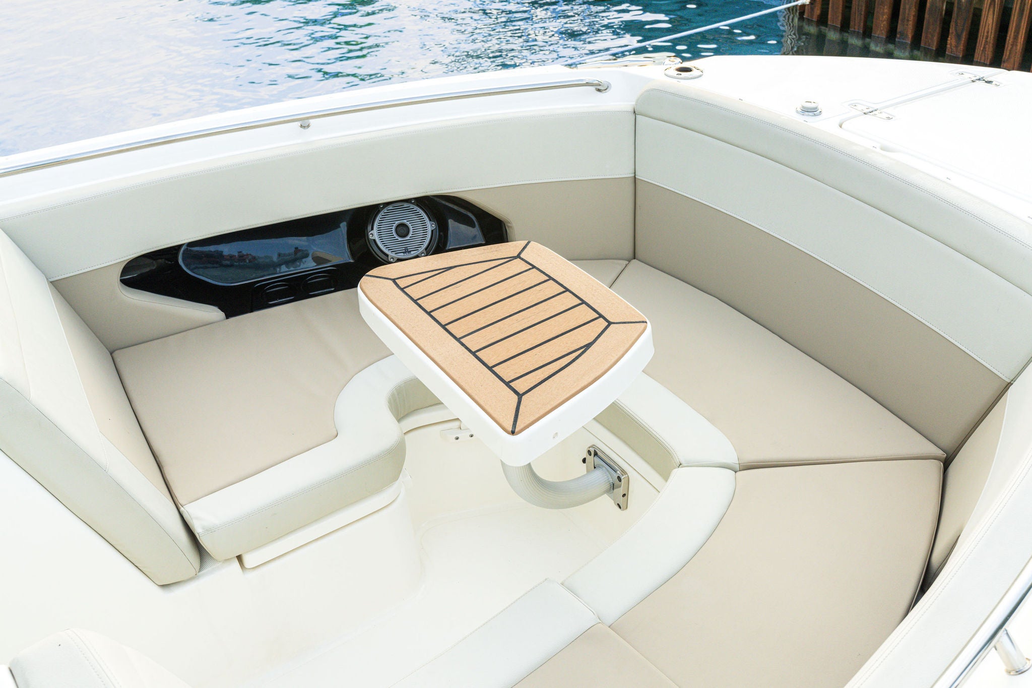 Boston Whaler 240 Vantage Lifestyle