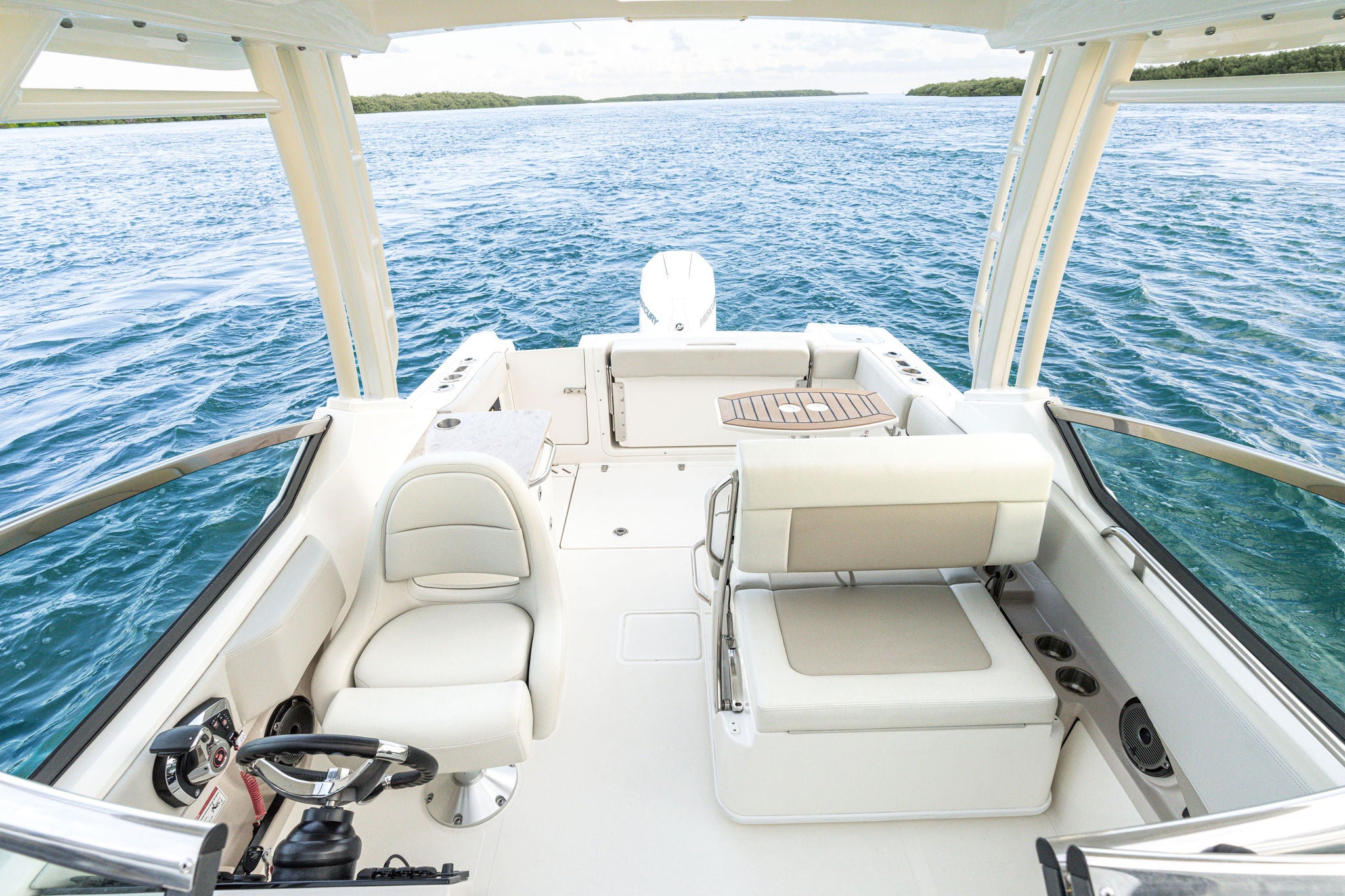 Boston Whaler 240 Vantage Lifestyle