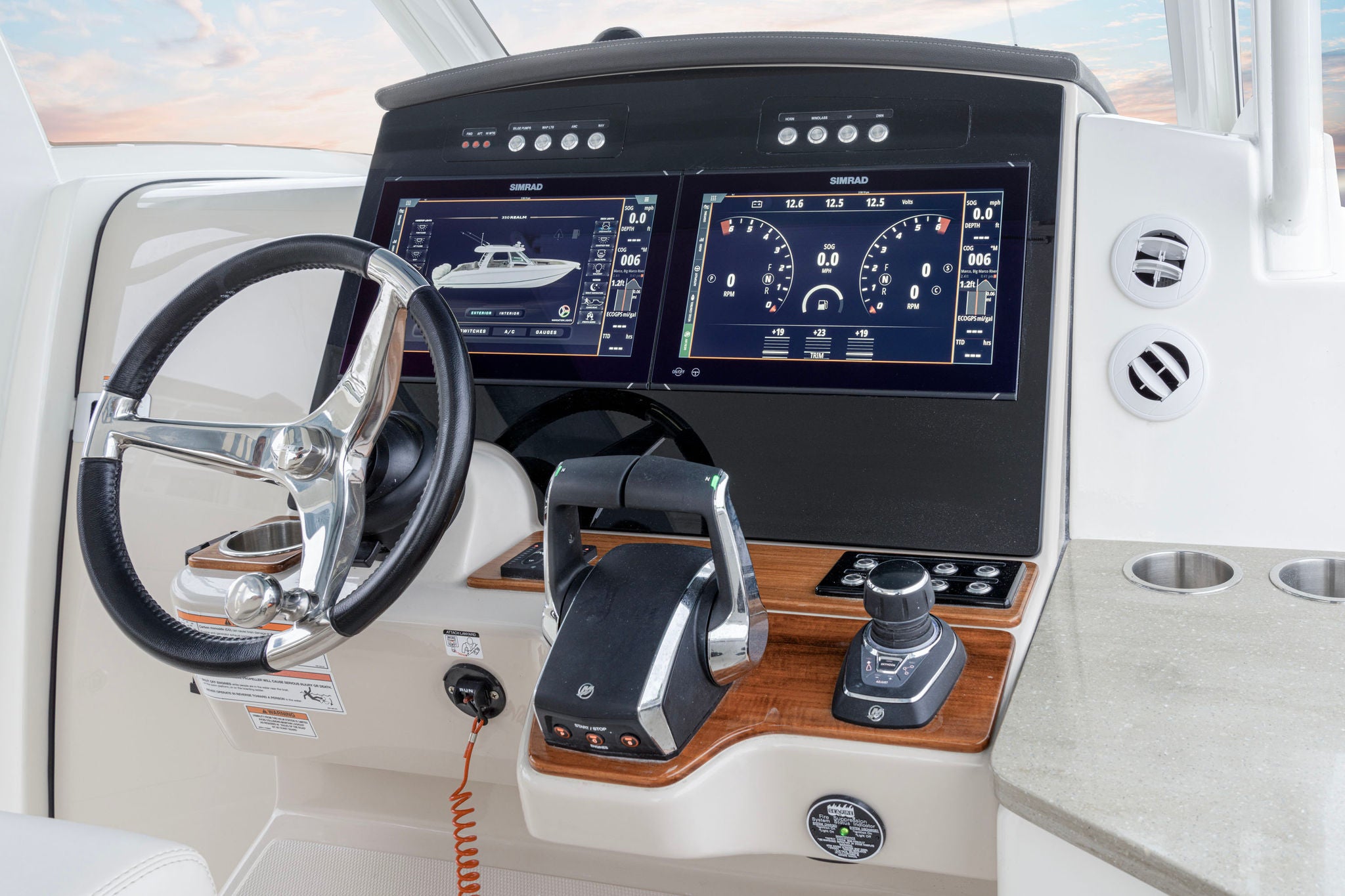Boston Whaler 350 Realm