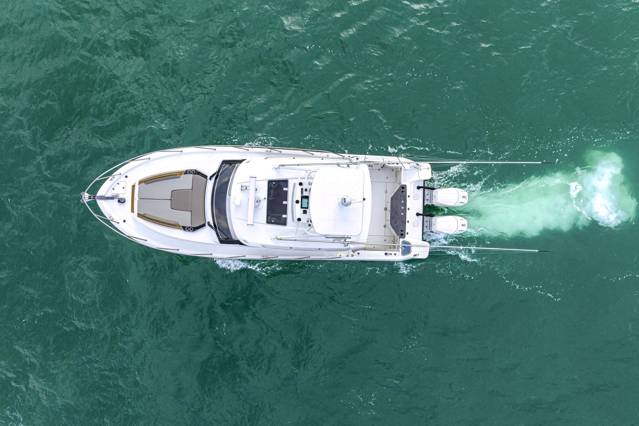 Boston Whaler 405 Request Lifestyle