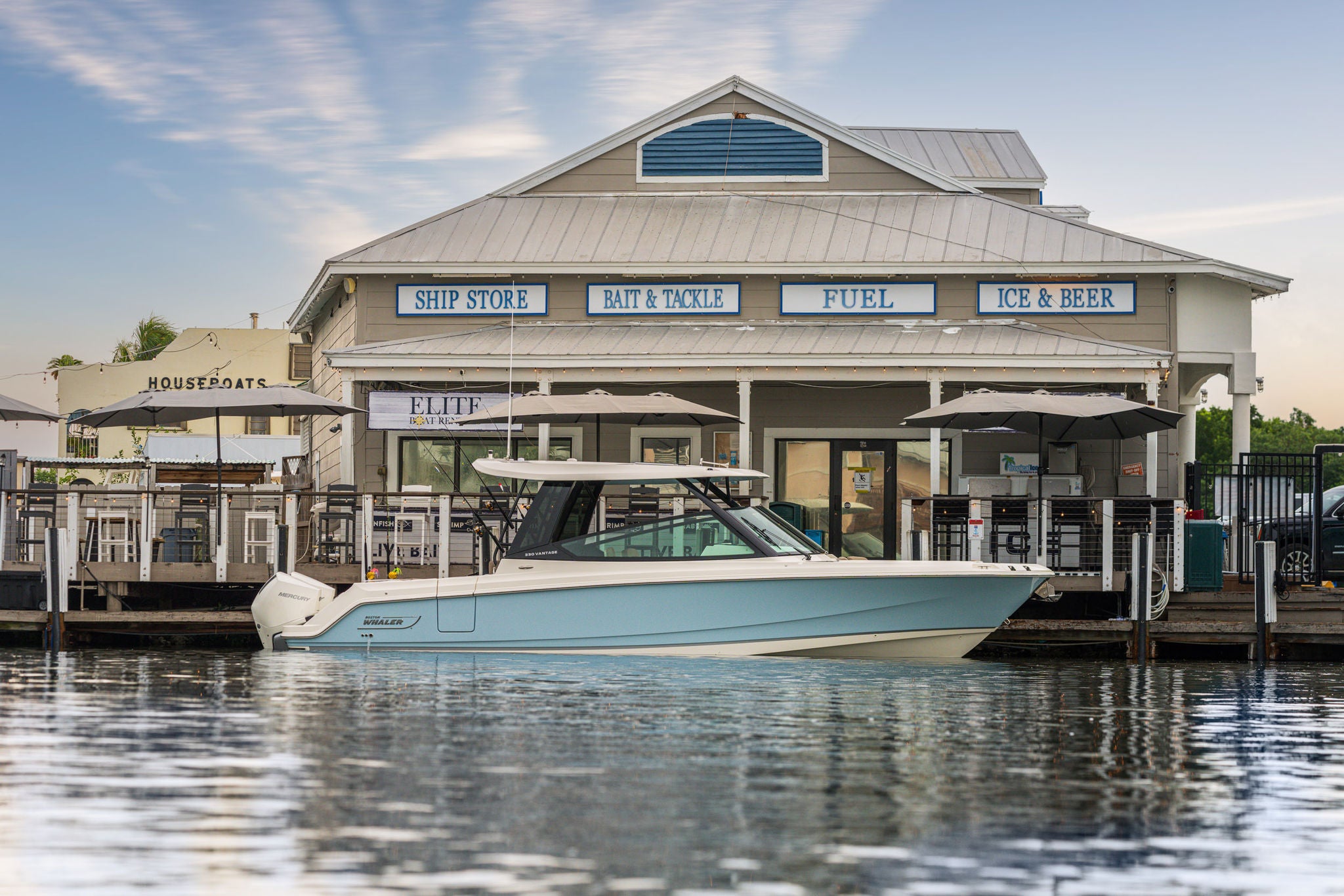 Boston Whaler 330 Vantage