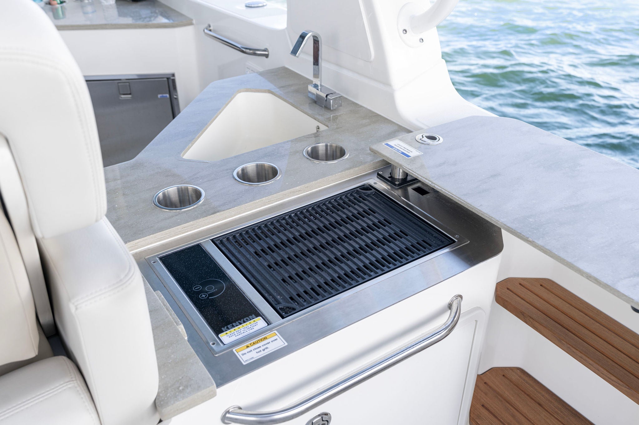 Boston Whaler 350 Realm