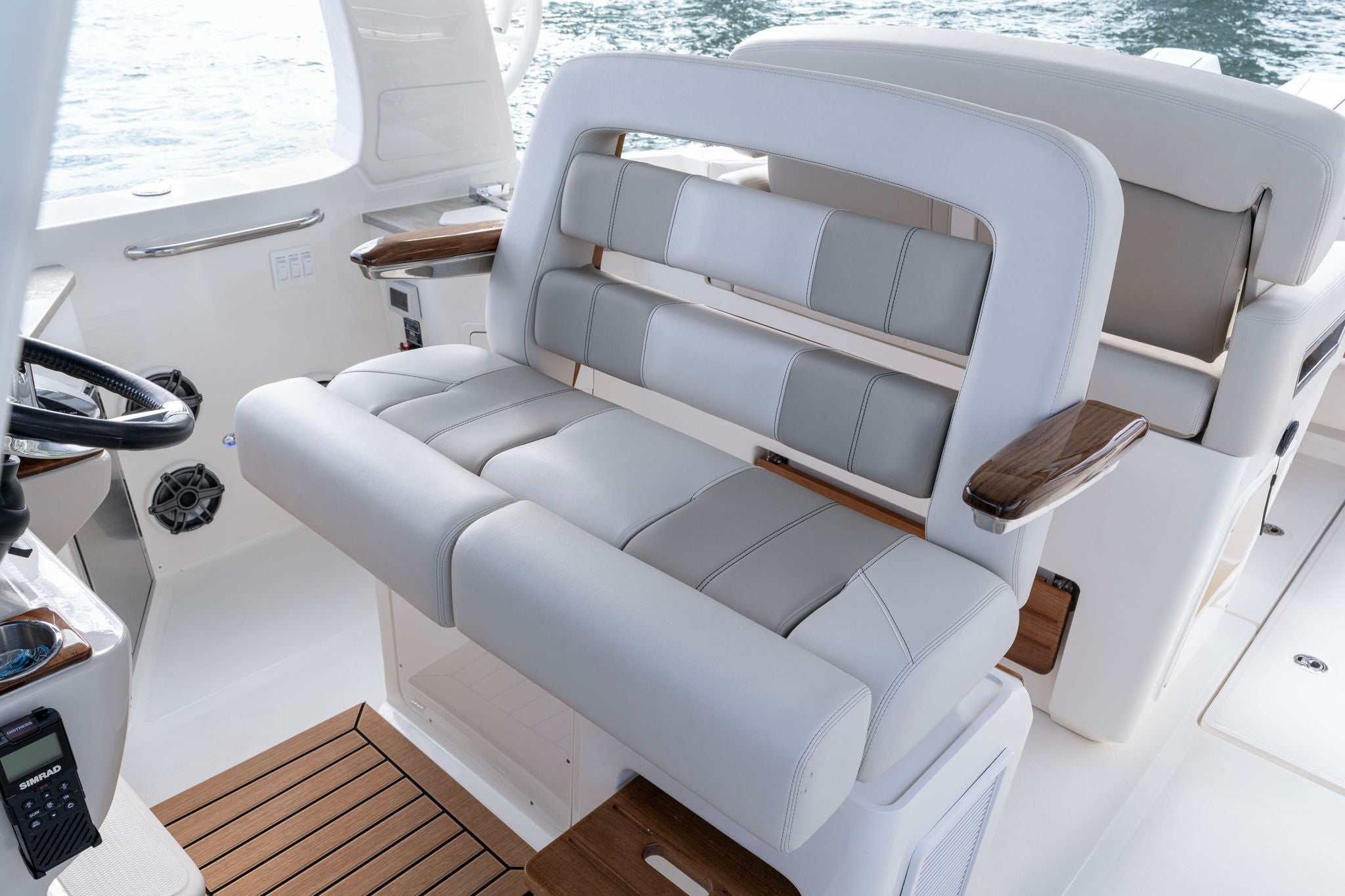 Boston Whaler 350 Realm