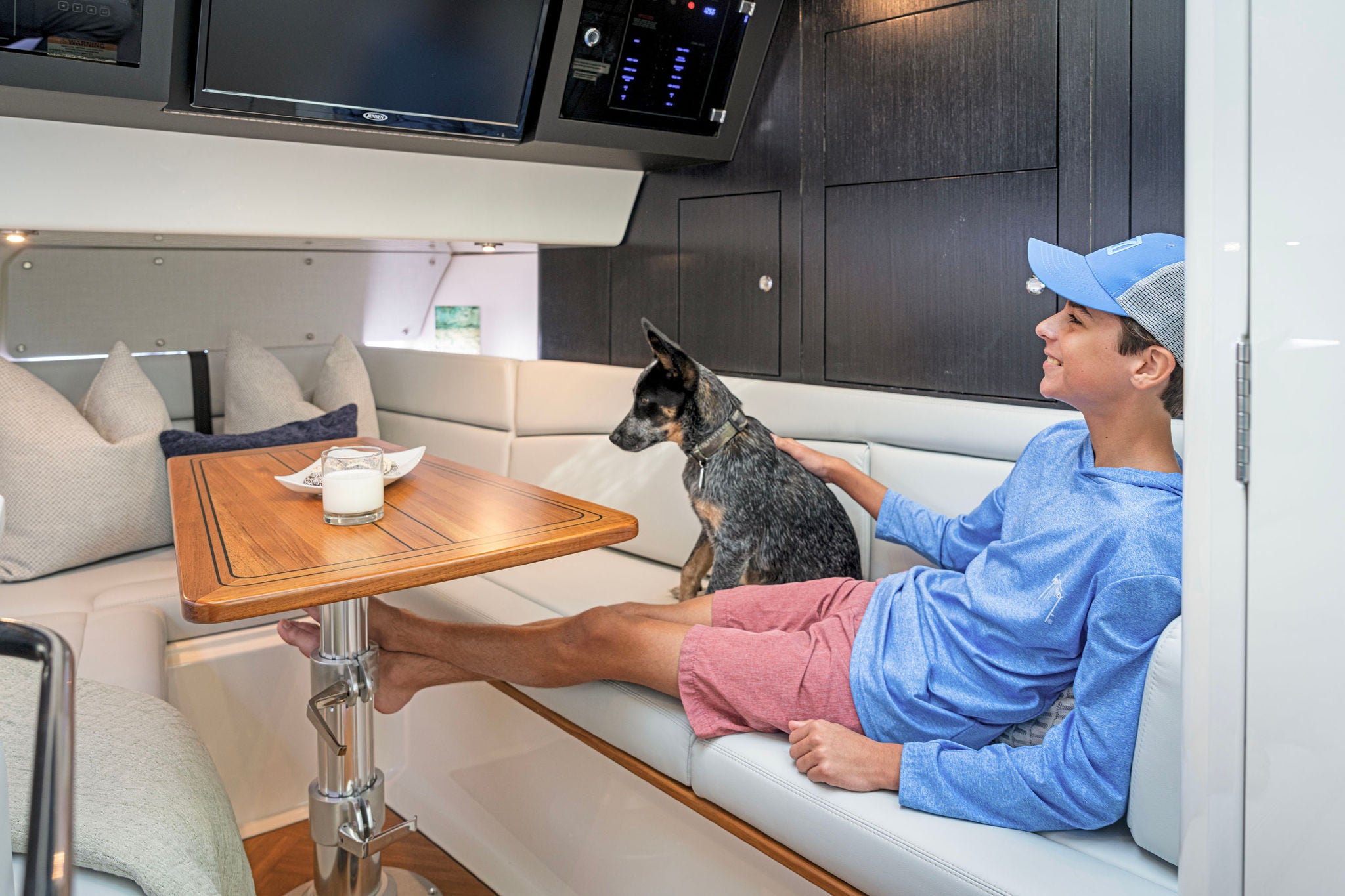 Boston Whaler 380 Realm